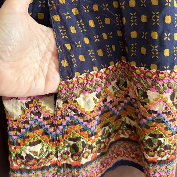 HOLDING HORSES | Embroidered Boho Button Back Blouse | Size 2 - Picture 5 of 7